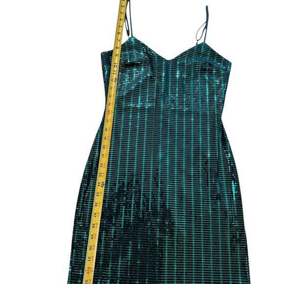 Elegant Green Sequin Dress - Picture 14 of 17